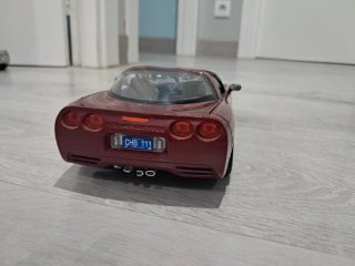 corvette burago a escala 1:18
