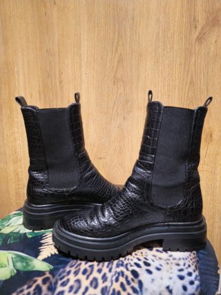 Botines Chelsea efecto cocodrilo negros