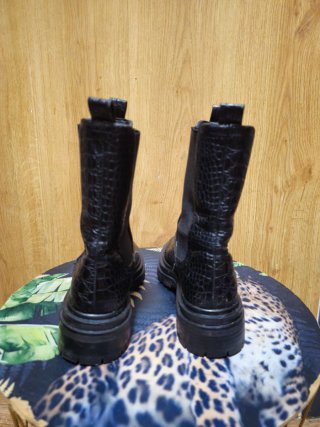 Botines Chelsea efecto cocodrilo negros