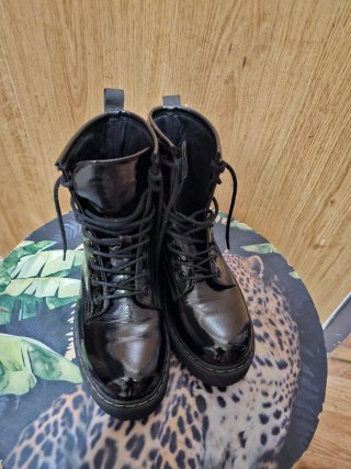 Botines militares charol negros