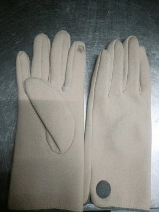 Guantes beige y grises