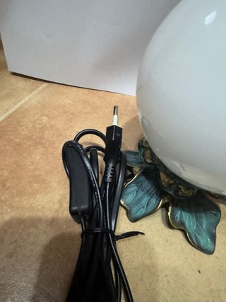 Lámpara de mesa globo con figura