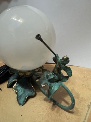 Lámpara de mesa globo con figura