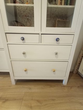 Vetrina Hemnes Ikea in legno e vetro