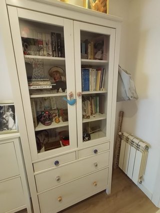 Vetrina Hemnes Ikea in legno e vetro