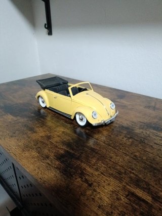 Volkswagen Escarabajo miniatura amarillo