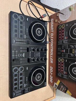 Controladora DJ Pioneer DDJ-200