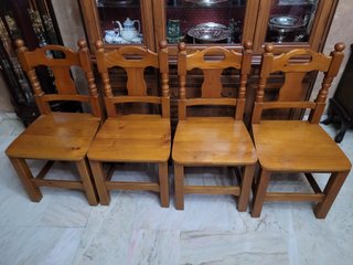 Set de 4 Sillas de Madera Maciza