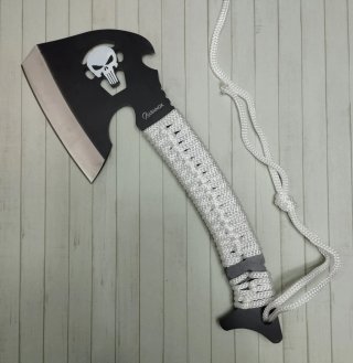 HERRAMIENTA DEPORTIVA HACHA THE PUNISHER CON FUNDA