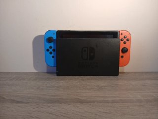 Nintendo Switch + funda precio negociable