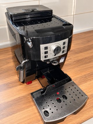 Macchina da caffè DeLonghi Magnifica S nera