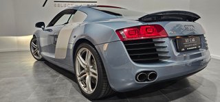 AUDI R8 4.2 FSI quattro R tronic
