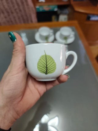 Set de 4 Tazas con Platos