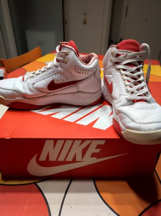 Zapatillas Nike Blancas y Rojas