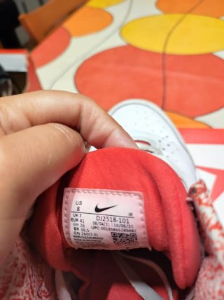 Zapatillas Nike Blancas y Rojas