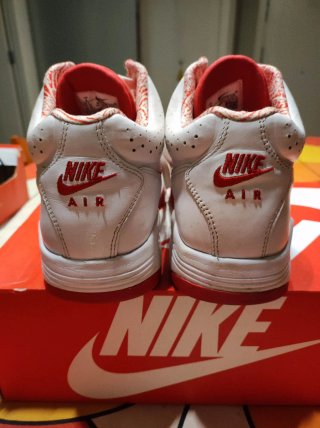 Zapatillas Nike Blancas y Rojas