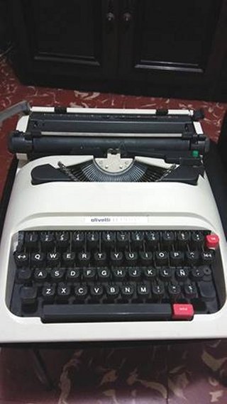 MAQUINA ESCRIBIR OLIVETTI LETTERA 12