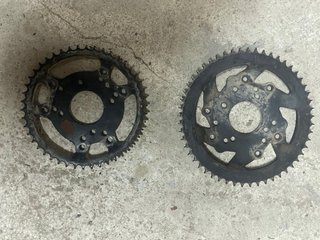Set de 2 Coronas de Transmisión para Moto