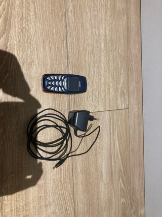 Nokia 3510i con cargador