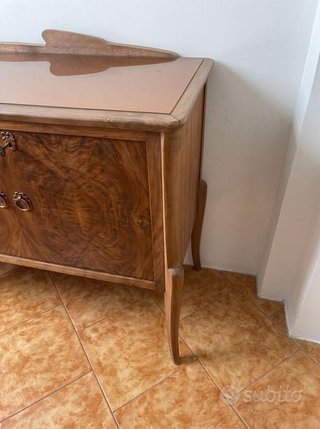 Elegante Credenza Vintage Artigianale in Radica