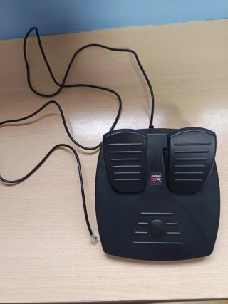 Volante con pedales para PS4 y Nintendo
