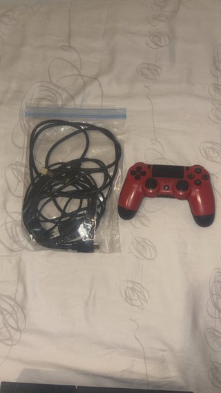 Sony PlayStation 4 (PS4)
