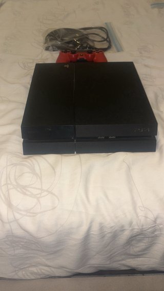 Sony PlayStation 4 (PS4)