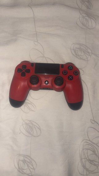 Sony PlayStation 4 (PS4)