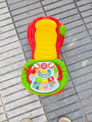 Coche correpasillos infantil rojo y amarillo