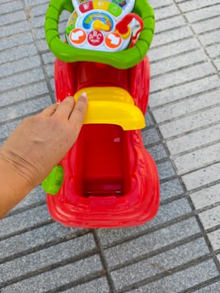 Coche correpasillos infantil rojo y amarillo
