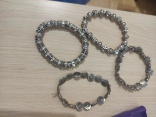 Conjunto de 4 pulseras plateadas