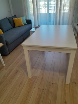 Comedor blanca extensible de madera con 4 sillas