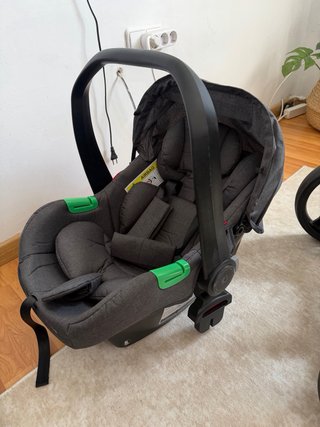 Carro de bebé con silla de coche