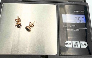 Pendiente de oro rosa de 18k. Peso: 2.53 gr.