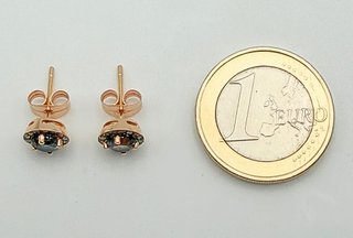 Pendiente de oro rosa de 18k. Peso: 2.53 gr.