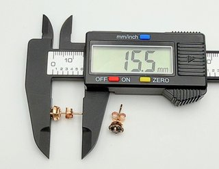 Pendiente de oro rosa de 18k. Peso: 2.53 gr.