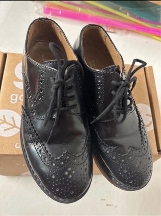 Scarpe stringate nere stile brogue