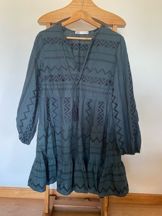 Vestido Zara verde bordado