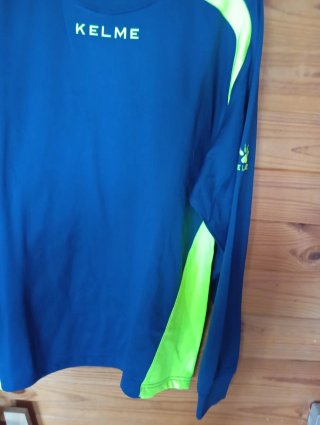 Camiseta Kelme azul y verde