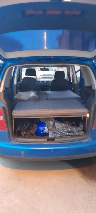 Volkswagen Touran 2004 con módulo camper