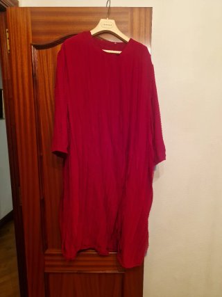 Caftan o tunica color vino