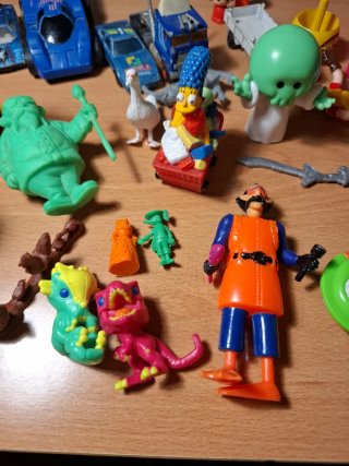 Lote de figuras y juguetes variados