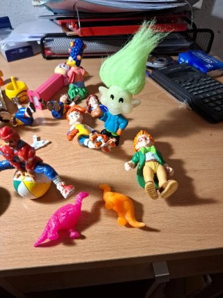 Lote de figuras y juguetes variados