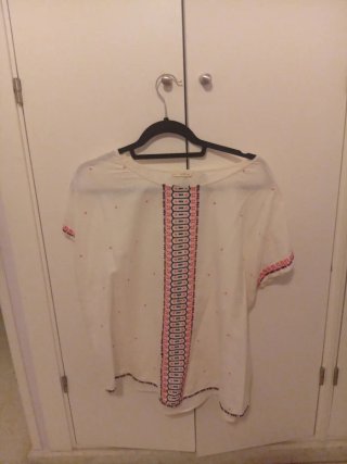 Blusa Blanca con Bordados de colores