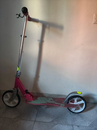 Monopatín rosa para niña