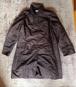 Gabardina marrón de mujer Mango Suit con cinturón
