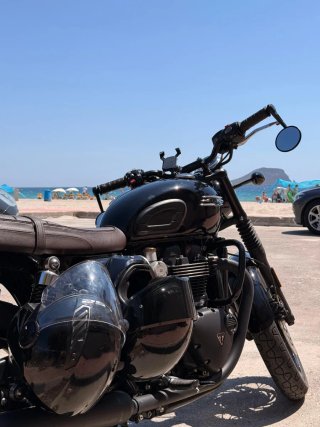 Triumph Bonneville T120 Black