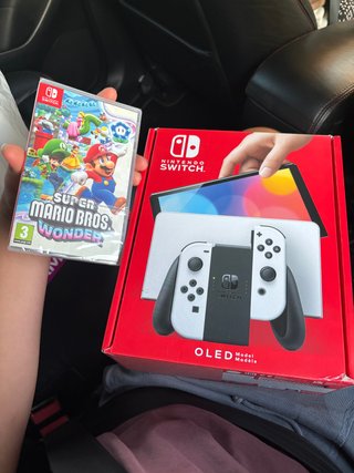 Nintendo Switch OLED + Super Mario Bros Wonder