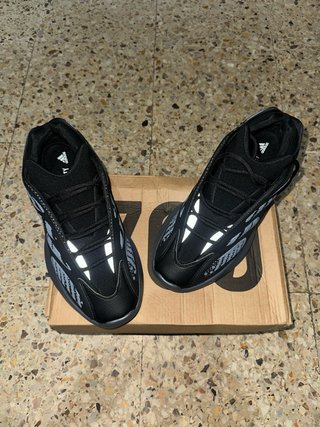 Adidas Yeezy 700 V3