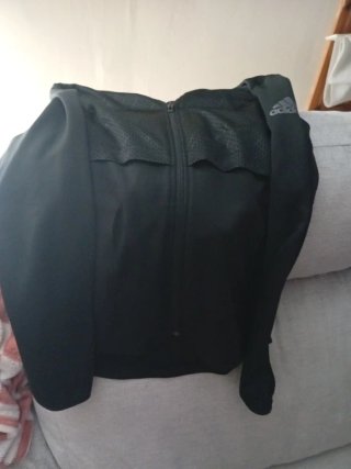 Chaqueta deportiva Adidas negra